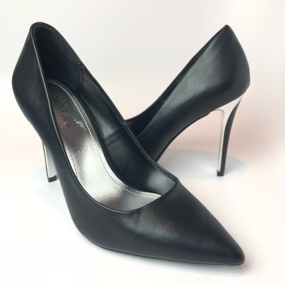 Jennifer Lopez Shoes - Jennifer Lopez Black Pointed Heels